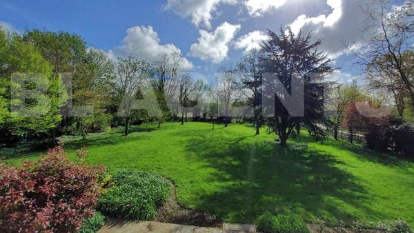 MAISON BRIARDE DE PLUS DE 250M² SUR UN TERRAIN DE 4000M²