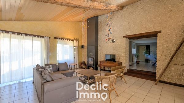 Vente maison en pierre Villebois lavalette, 230m² 7 pièces 345 000€ avec garage