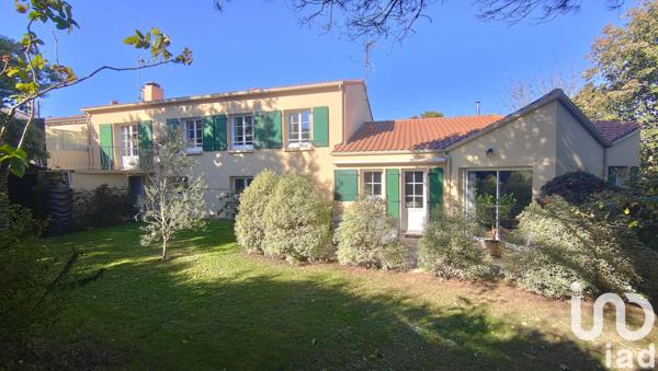 Maison à vendre 10 pièces 215 m² La Roche-sur-Yon