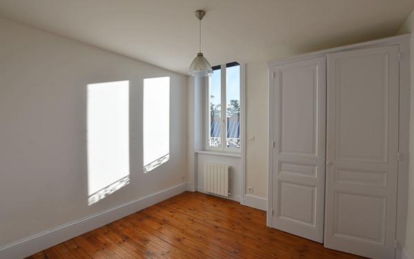 Appartement à vendre    7 pièces • 164,80 m2 Le Coteau