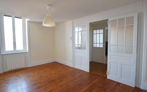 Appartement à vendre    7 pièces • 164,80 m2 Le Coteau