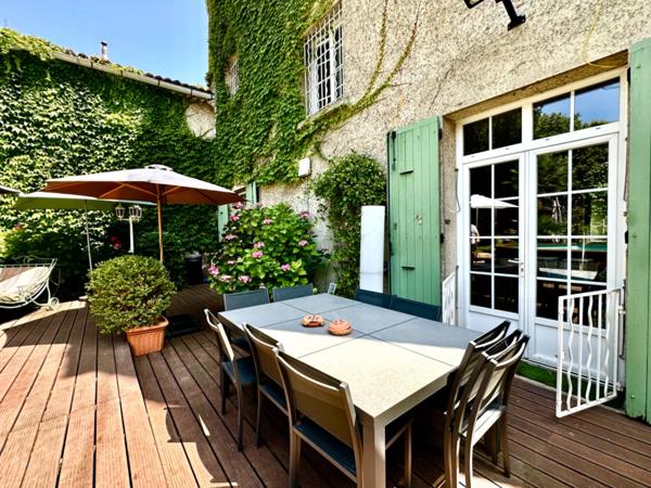 Marseille 15ème, les Aygalades, Maison de Charme avec piscine, cave et places de parking nichée au Calme Absolu.