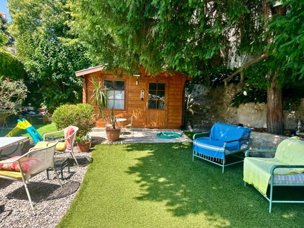 Marseille 15ème, les Aygalades, Maison de Charme avec piscine, cave et places de parking nichée au Calme Absolu.