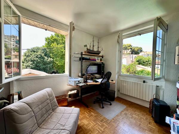 Marseille 15ème, les Aygalades, Maison de Charme avec piscine, cave et places de parking nichée au Calme Absolu.