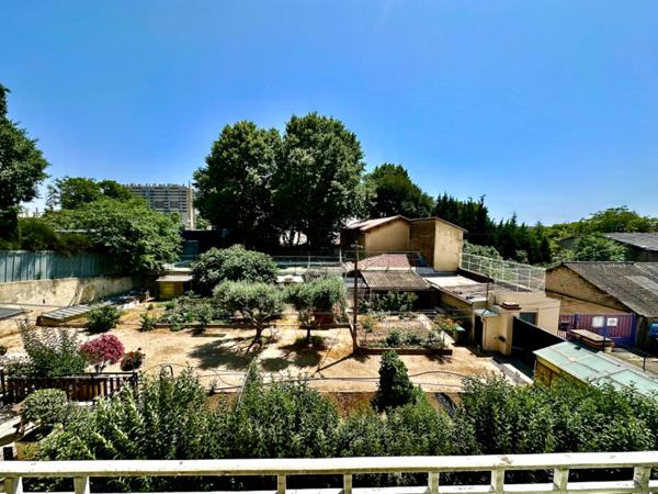Marseille 15ème, les Aygalades, Maison de Charme avec piscine, cave et places de parking nichée au Calme Absolu.