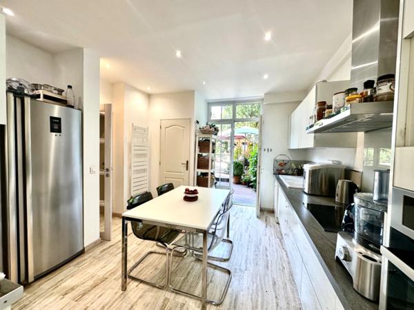 Marseille 15ème, les Aygalades, Maison de Charme avec piscine, cave et places de parking nichée au Calme Absolu.