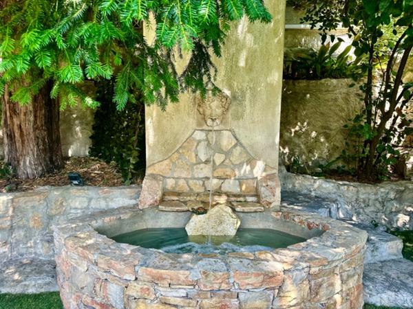 Marseille 15ème, les Aygalades, Maison de Charme avec piscine, cave et places de parking nichée au Calme Absolu.