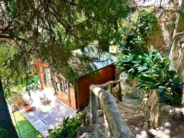 Marseille 15ème, les Aygalades, Maison de Charme avec piscine, cave et places de parking nichée au Calme Absolu.