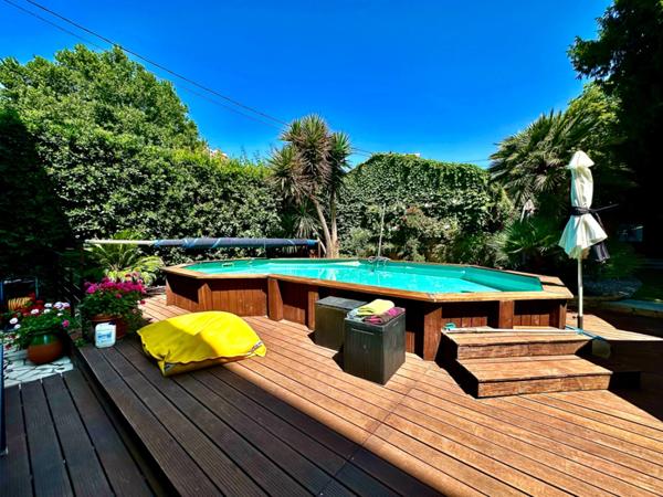 Marseille 15ème, les Aygalades, Maison de Charme avec piscine, cave et places de parking nichée au Calme Absolu.