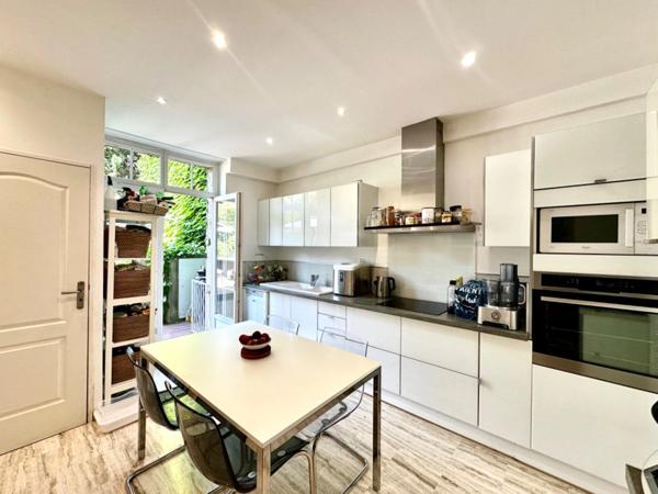 Marseille 15ème, les Aygalades, Maison de Charme avec piscine, cave et places de parking nichée au Calme Absolu.