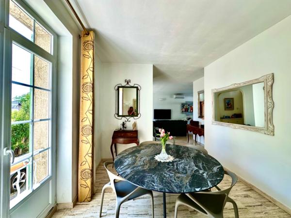 Marseille 15ème, les Aygalades, Maison de Charme avec piscine, cave et places de parking nichée au Calme Absolu.