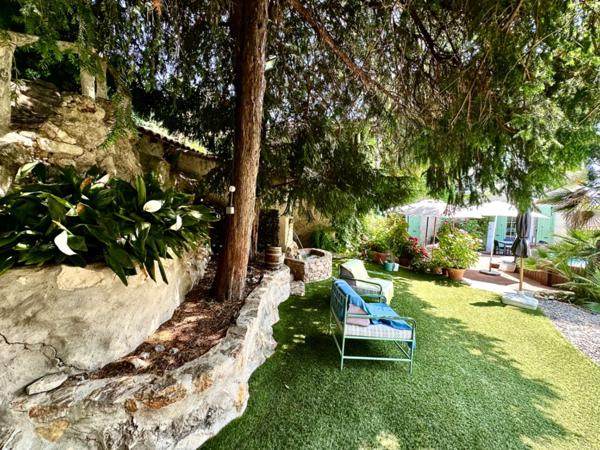 Marseille 15ème, les Aygalades, Maison de Charme avec piscine, cave et places de parking nichée au Calme Absolu.