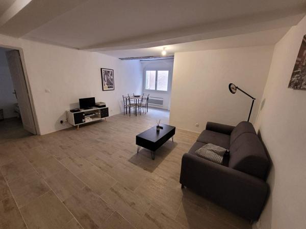 Appartement T2 (une chambre) d'environ 43m2 en rez de chaussée