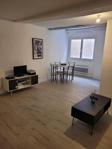 Appartement T2 (une chambre) d'environ 43m2 en rez de chaussée