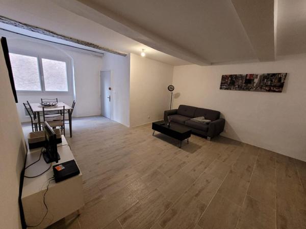 Appartement T2 (une chambre) d'environ 43m2 en rez de chaussée