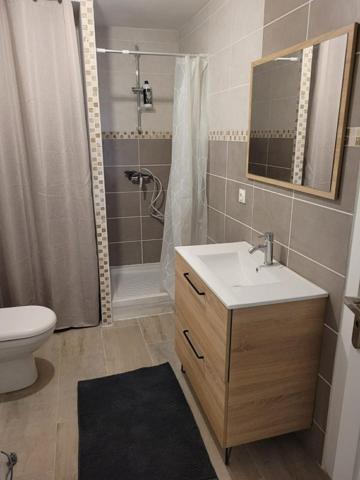 Appartement T2 (une chambre) d'environ 43m2 en rez de chaussée