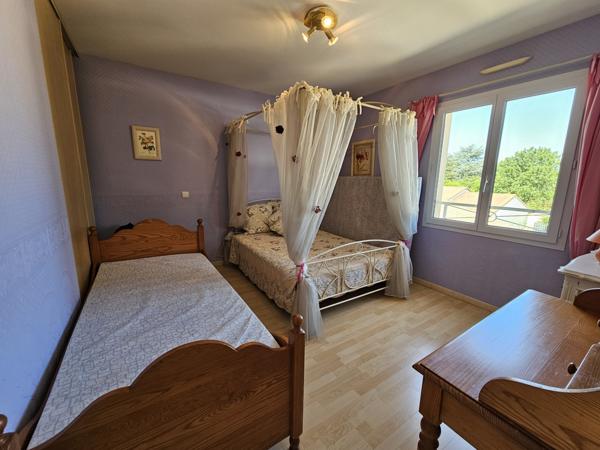 Buxerolles centre, Maison 154 m² 4 chambres avec terrasse, jardin et garage.