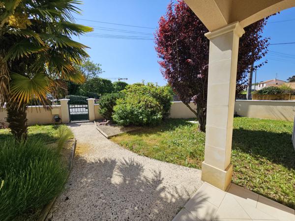 Buxerolles centre, Maison 154 m² 4 chambres avec terrasse, jardin et garage.