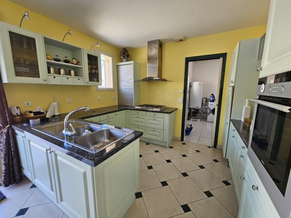 Buxerolles centre, Maison 154 m² 4 chambres avec terrasse, jardin et garage.