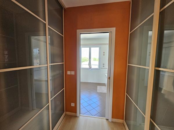 Buxerolles centre, Maison 154 m² 4 chambres avec terrasse, jardin et garage.