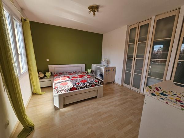 Buxerolles centre, Maison 154 m² 4 chambres avec terrasse, jardin et garage.