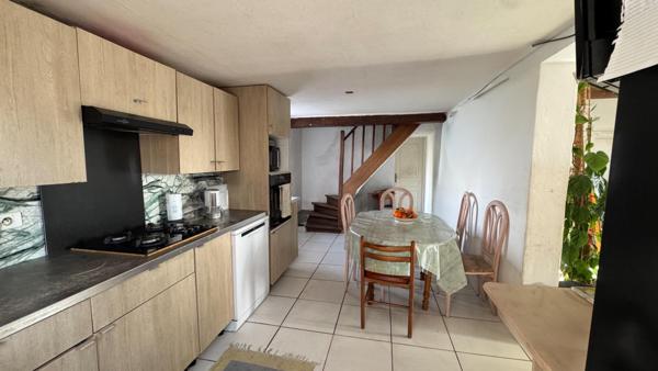 maison à Mézeray, à 28 km du Mans, avec jardin, garage et espace de vie fonctionnel.