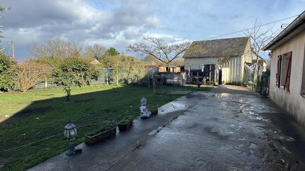maison à Mézeray, à 28 km du Mans, avec jardin, garage et espace de vie fonctionnel.