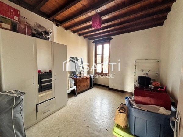 Maison de ville avec garage et cours extérieure