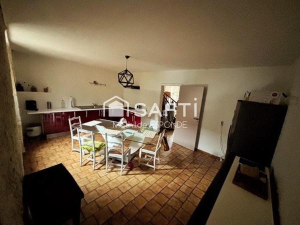 Maison de ville avec garage et cours extérieure