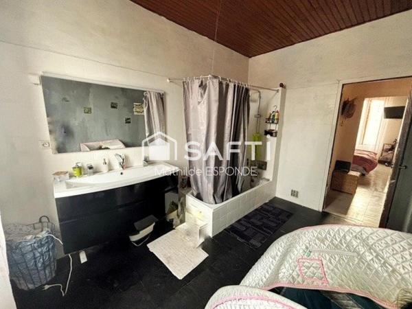 Maison de ville avec garage et cours extérieure