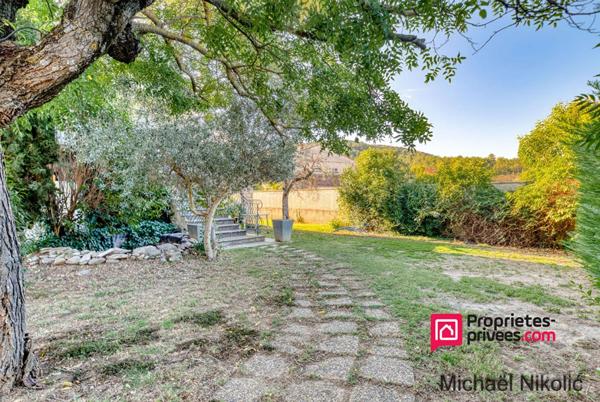 Belle Maison familiale avec dépendances Oraison centre ville