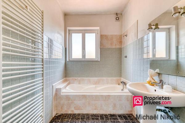 Belle Maison familiale avec dépendances Oraison centre ville