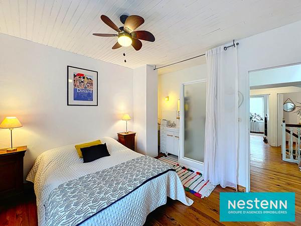 MAISON DE VILLE 4 CHAMBRES AVEC JARDIN CLOS DE MURS ET GARAGE