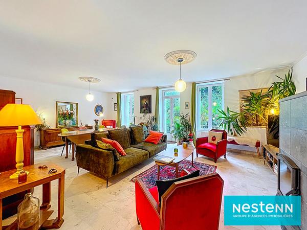 MAISON DE VILLE 4 CHAMBRES AVEC JARDIN CLOS DE MURS ET GARAGE