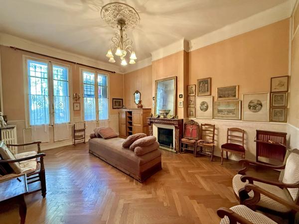 Maison de ville Haussmanienne de 470 m² avec jardin, cave et garage. - 83300 Draguignan - Réf 86351701