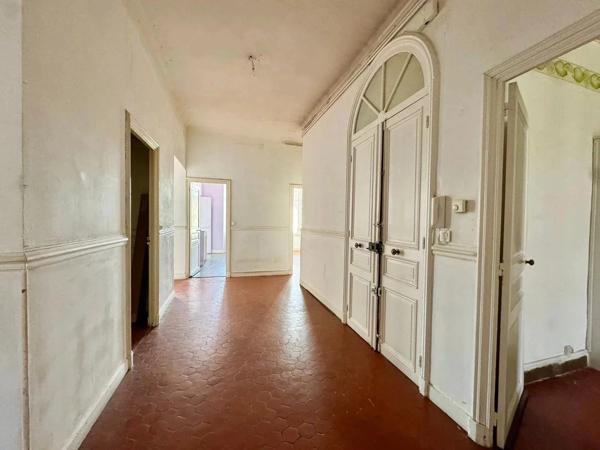 Maison de ville Haussmanienne de 470 m² avec jardin, cave et garage. - 83300 Draguignan - Réf 86351701