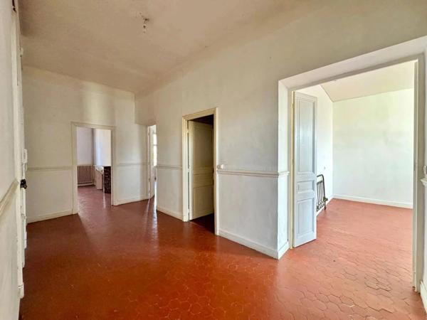 Maison de ville Haussmanienne de 470 m² avec jardin, cave et garage. - 83300 Draguignan - Réf 86351701