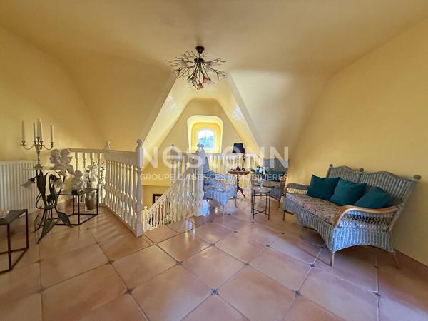 Élégante propriété de style Île-de-France au coeur de LOCMINE - 5 chambres et sous-sol complet