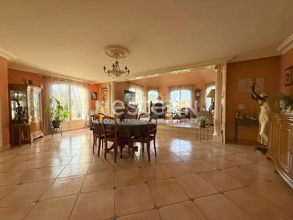 Élégante propriété de style Île-de-France au coeur de LOCMINE - 5 chambres et sous-sol complet