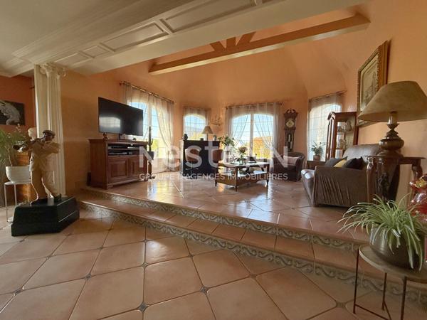 Élégante propriété de style Île-de-France au coeur de LOCMINE - 5 chambres et sous-sol complet