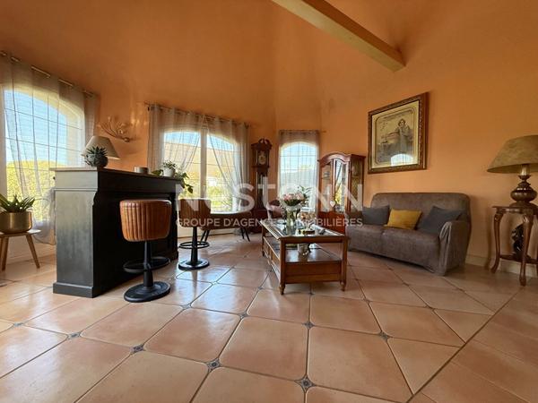 Élégante propriété de style Île-de-France au coeur de LOCMINE - 5 chambres et sous-sol complet