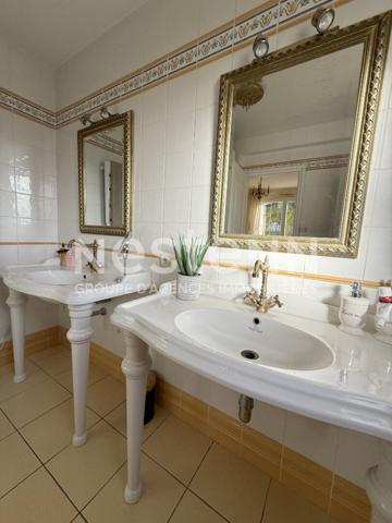 Élégante propriété de style Île-de-France au coeur de LOCMINE - 5 chambres et sous-sol complet