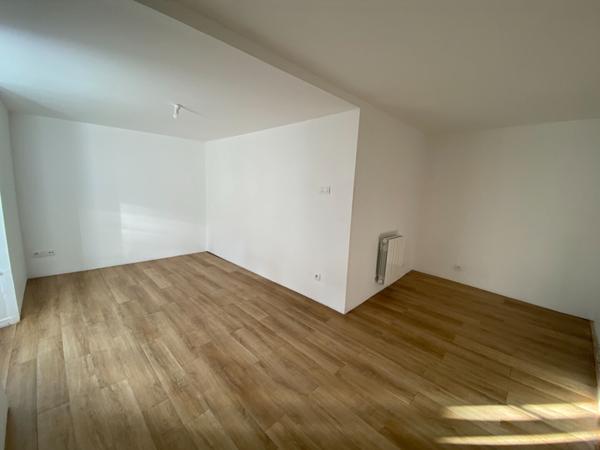 A VENDRE IMMEUBLE A SAINT MEEN LE GRAND