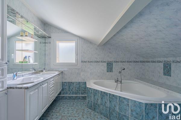 Maison 5 pièces de 139 m² à Sallanches (74700)