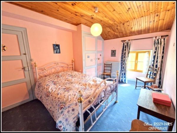 SAINT GEORGES SUR BAULCHE (89) Ensemble immobilier longère de 2 habitations communicantes, 5 chambres, 1 salle de réception, cuisine équipée, salon, 1 salle de bain, 2 salle d'eau