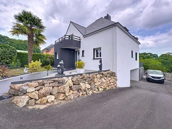 Maison contemporaine sur sous-sol total, 141m², 4 chambres - Hennebont.