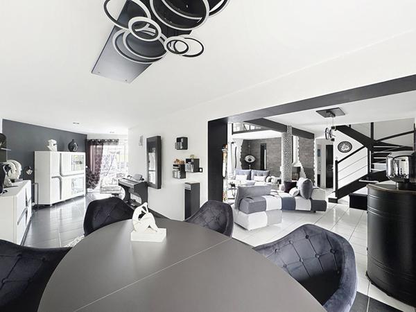 Maison contemporaine sur sous-sol total, 141m², 4 chambres - Hennebont.