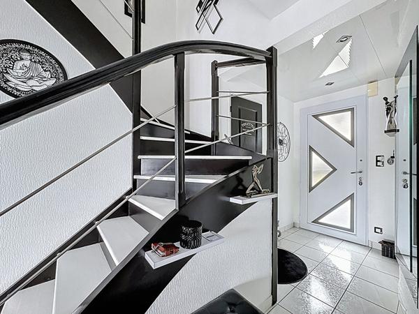 Maison contemporaine sur sous-sol total, 141m², 4 chambres - Hennebont.