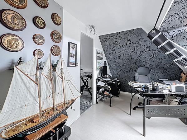 Maison contemporaine sur sous-sol total, 141m², 4 chambres - Hennebont.