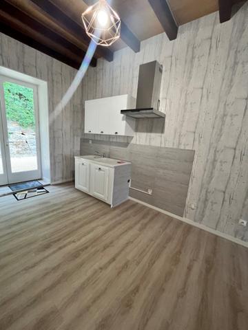 Maison située à CURZAY SUR VONNE proche LUSIGNAN et VIVONNE